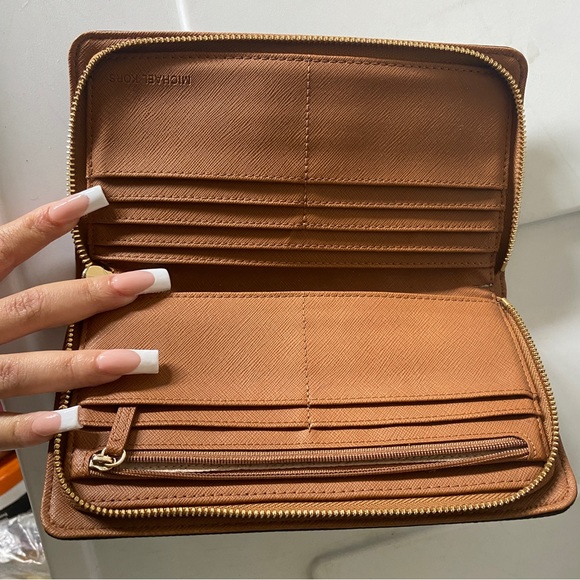 Michael kors wallet - Picture 2 of 3